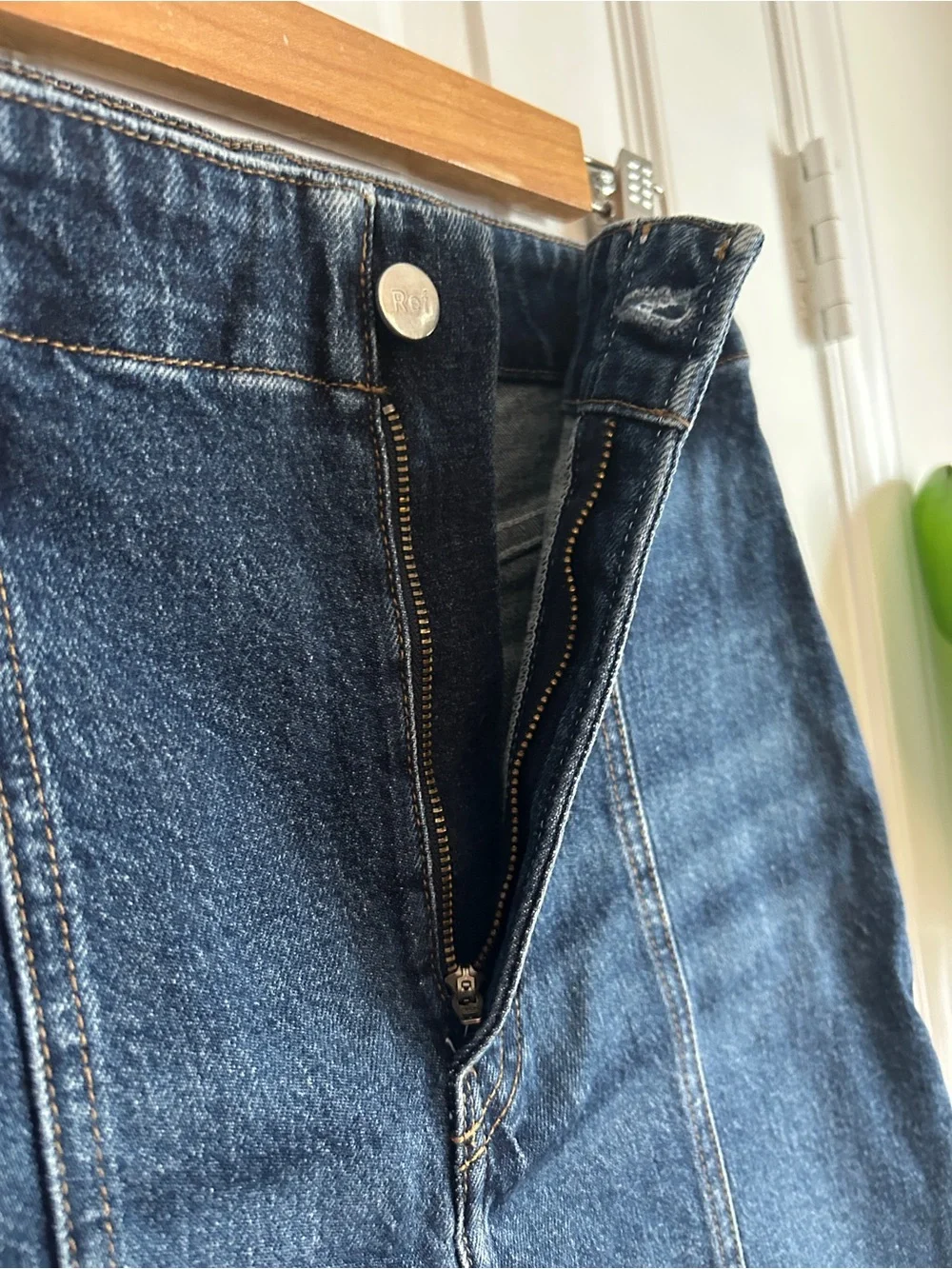 Reformation Mid-Rise Straight-Leg Jeans in Dark Blue - Picture 4 of 8